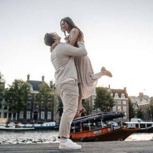 Sesión de fotos de pareja por los canales