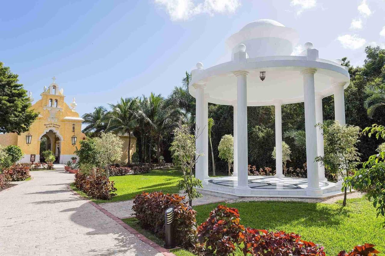 The Wedding Website of Hillary Villanueva and Edwin Ramos