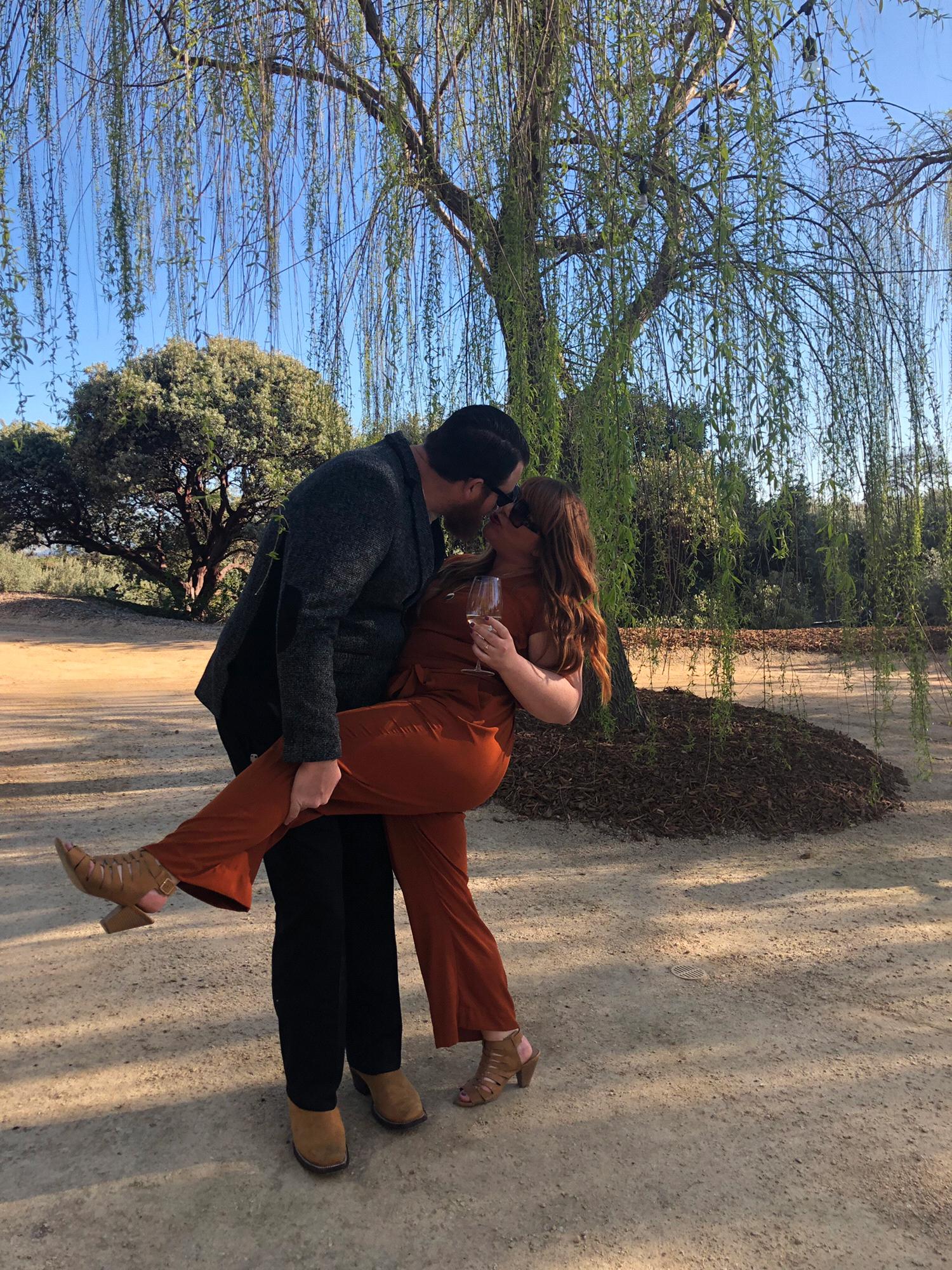 We love weddings! Dancing and open bar, count us in 😍