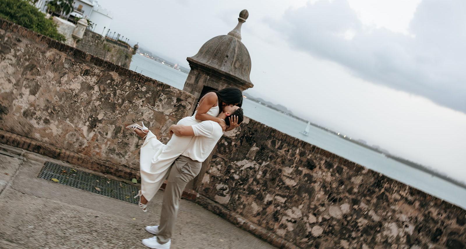 The Wedding Website of Amanda Benavente and Oscar Bustamante