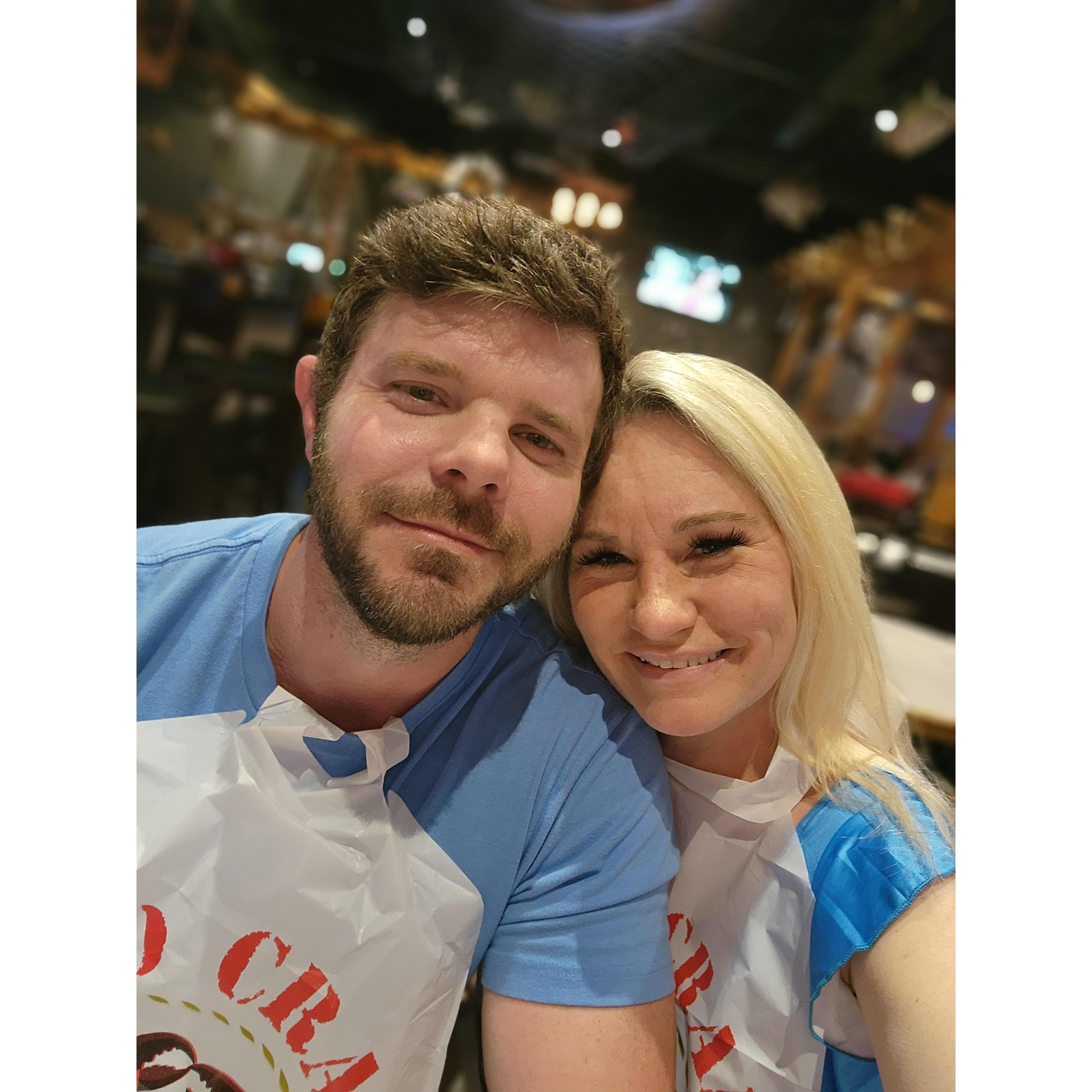 We love new adventures and FOOD!!