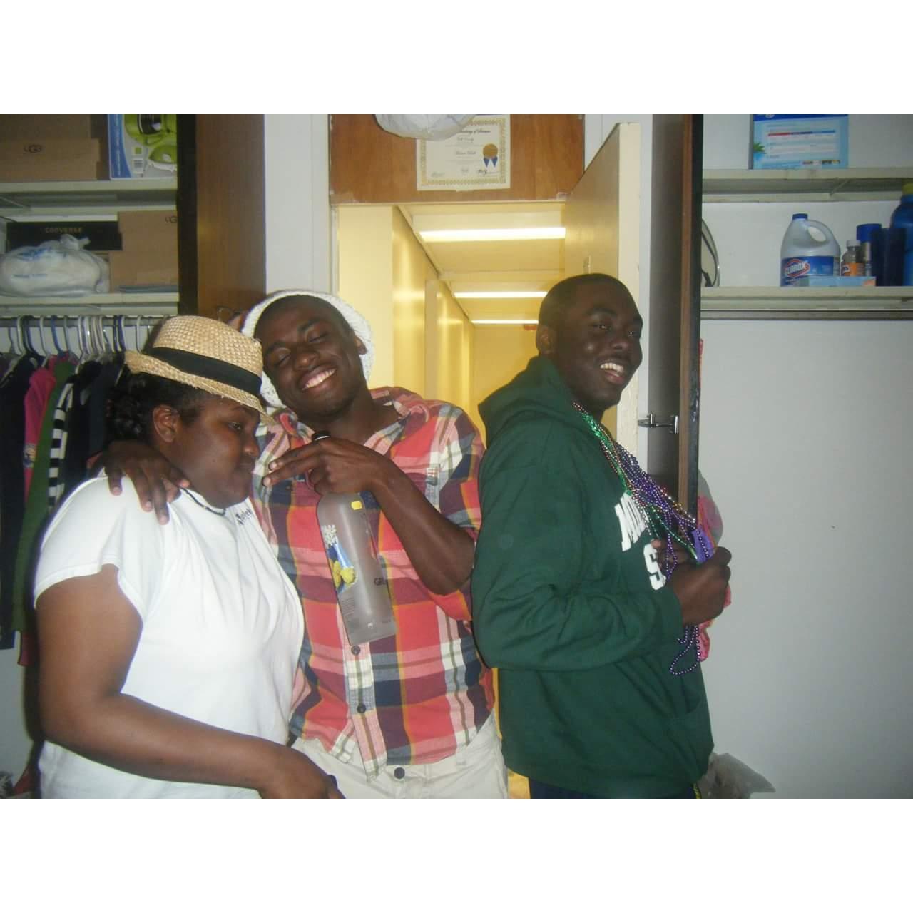 ( College 2010 ) Cleaning out Kelli's dorm room. 

Pictured: Donna-Lee, Delmar and Lamar