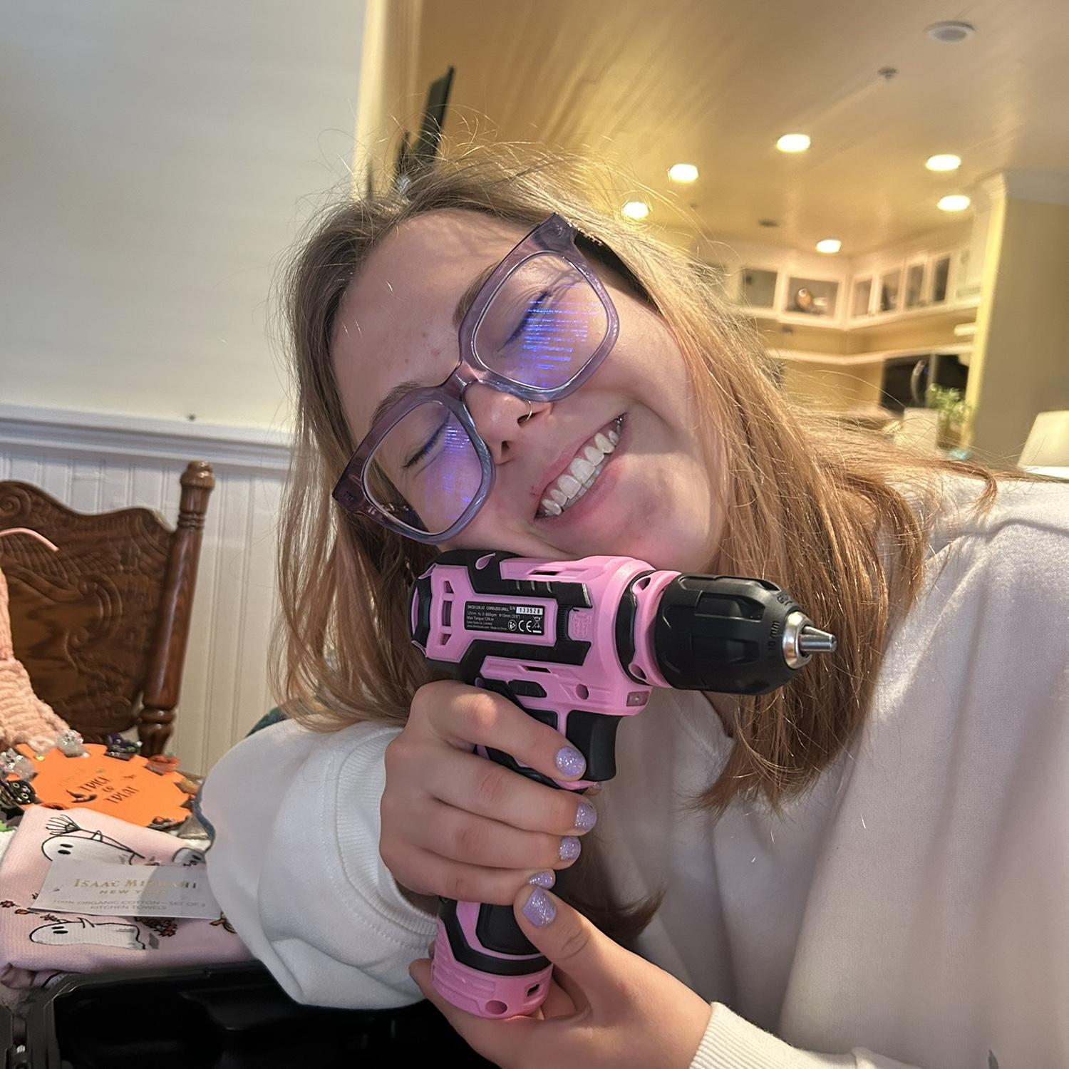 Liv shows Tess true love by getting her a pink power drill for her birthday.