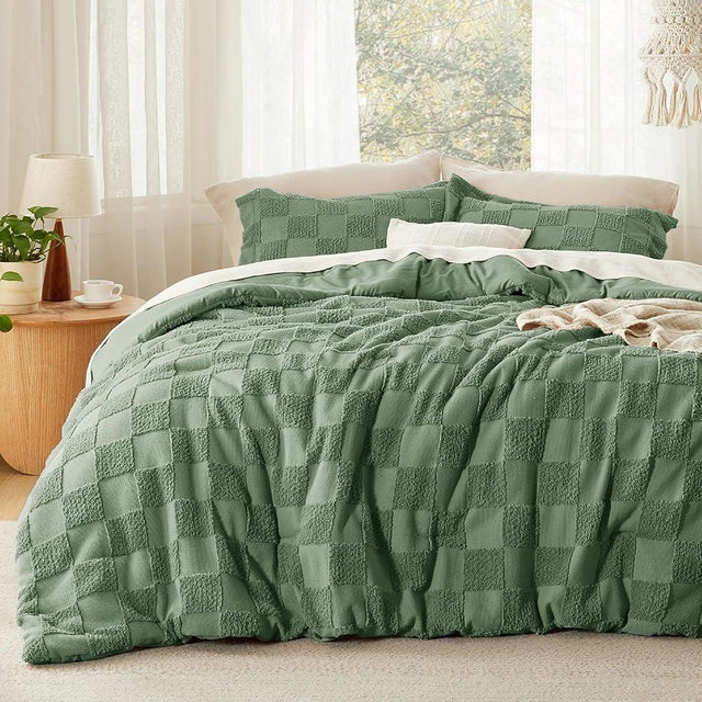 Bedsure Queen Size Comforter Set Green, Boho Tufted Bed Set, Checkered Farmhouse Shabby Chic Bedding, 3 Pieces, 1 Plaid Geometric Comforter and 2 Pillow Shams