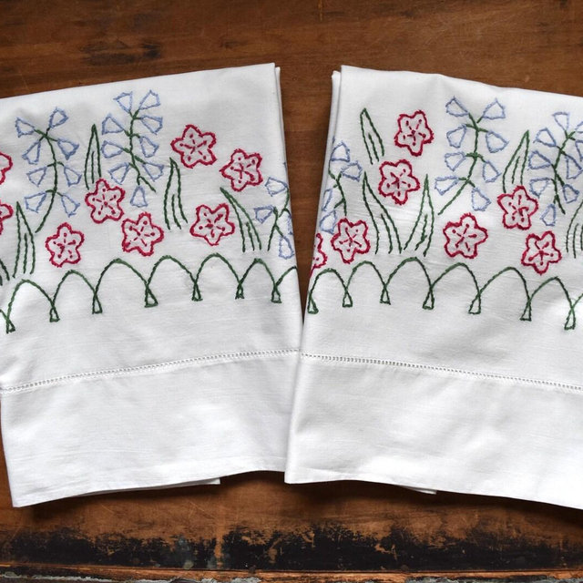 Hand Embroidered Pillowcase Set, Vintage Embroidered Pillowcases, Vintage Embroidery, Standard Pillowcase Set
