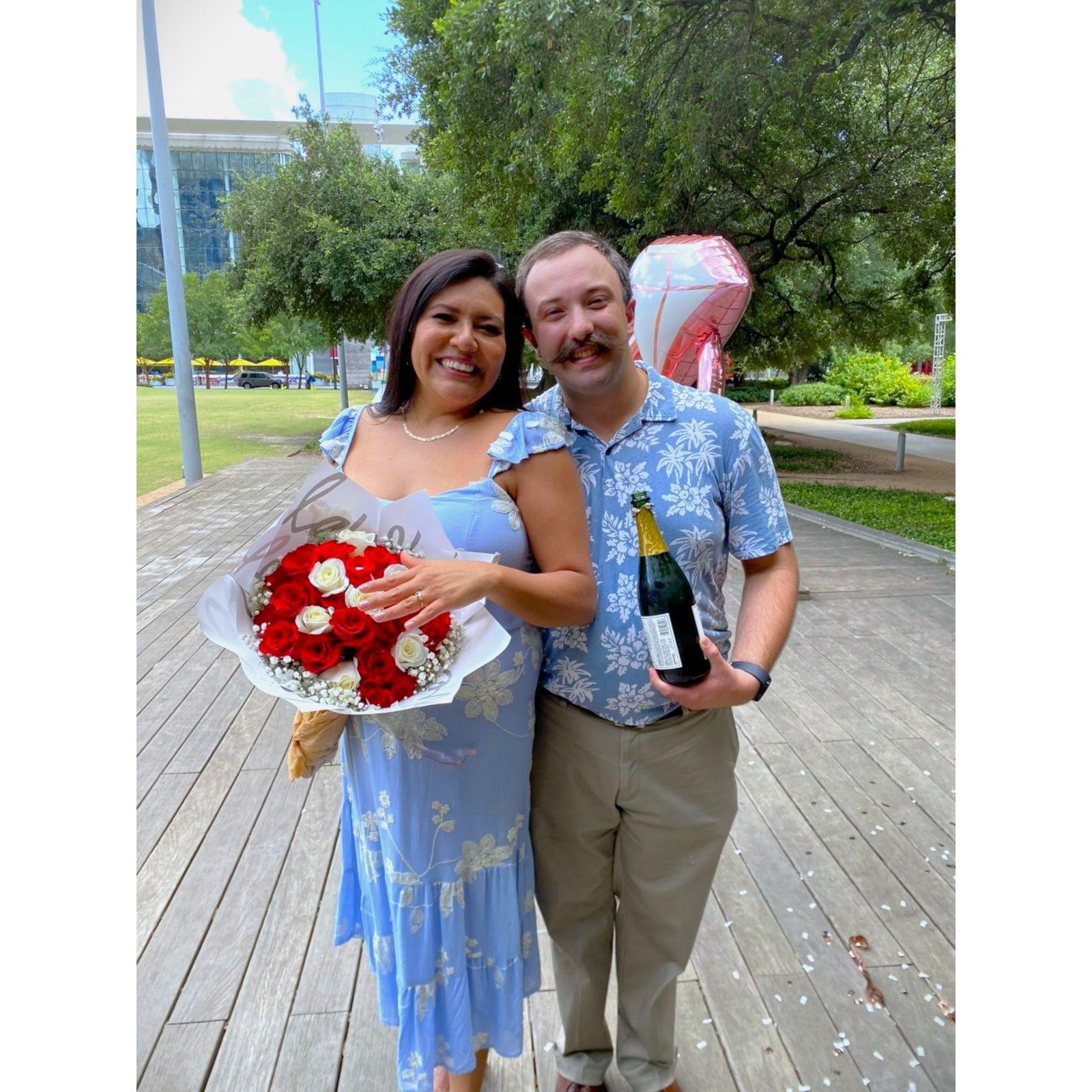 She said yes! 💍 Joseph and Laura’s magical moment at Discovery Green Park, right in the heart of Downtown Houston