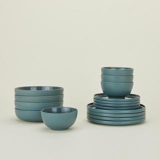 Essential 16-Piece Dinnerware Set, Service for 4