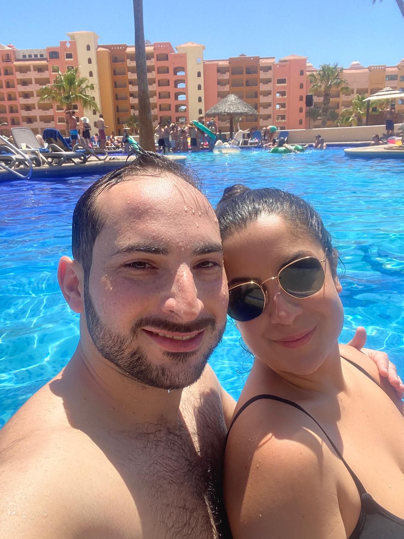 Swim up bar vibes in Cabo!