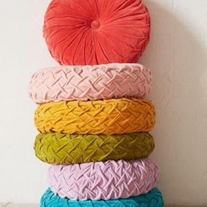 Round Pintuck Pillow