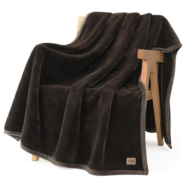 UGG Coco Plush Throw Blanket – Cozy Soft Fleece Blanket for Couch, Bed or Chair, Housewarming Gift for Women, Bedroom or Living Room Decor, Lightweight Luxurious Winter Bedding Gifts for Women, Root