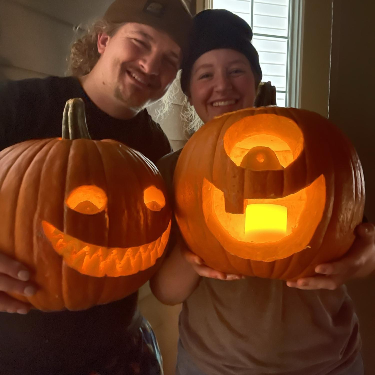 Who carves the better pumpkin?