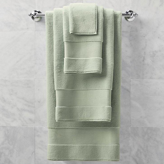 Frontgate Resort Collection Bath Towel in Eucalyptus