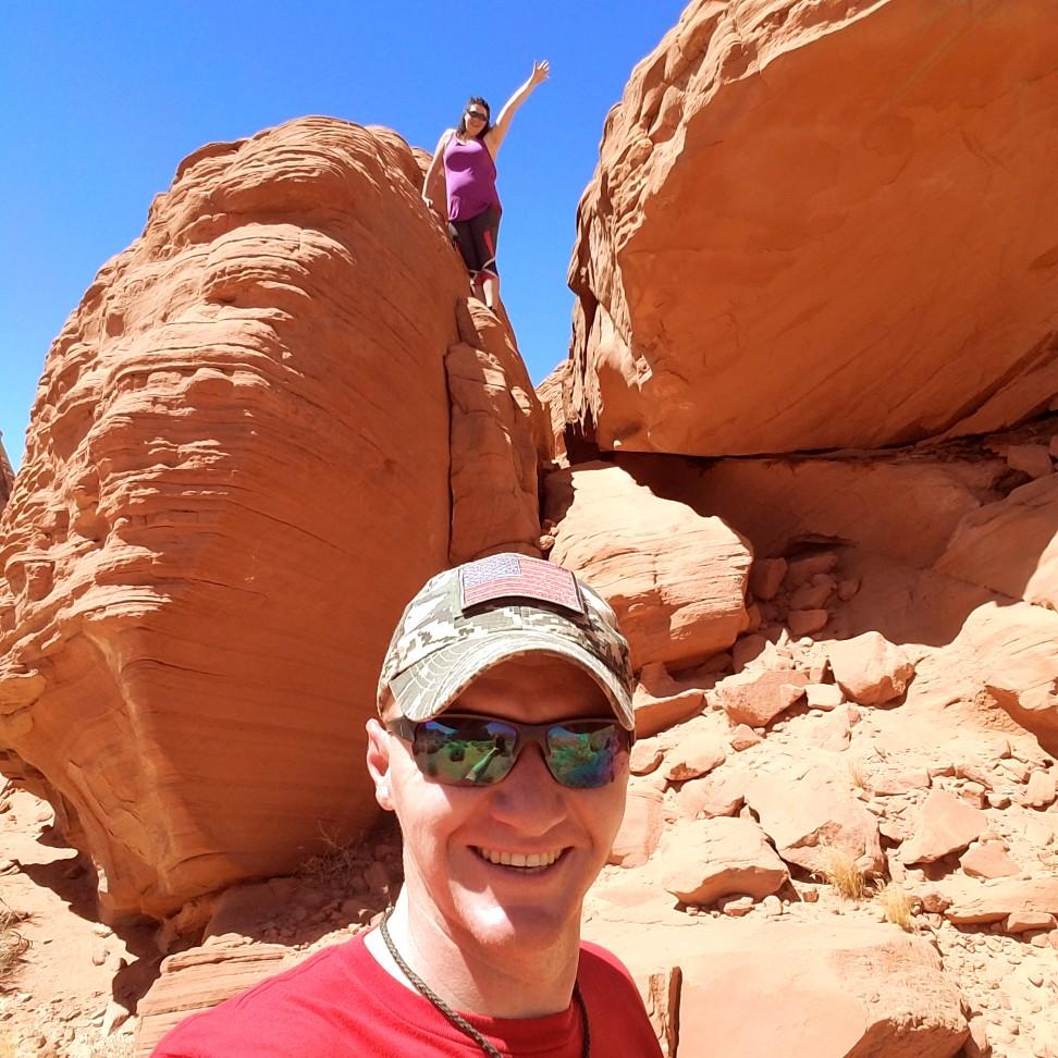Hiking The Vally of Fire state park in Nevada June 2019!