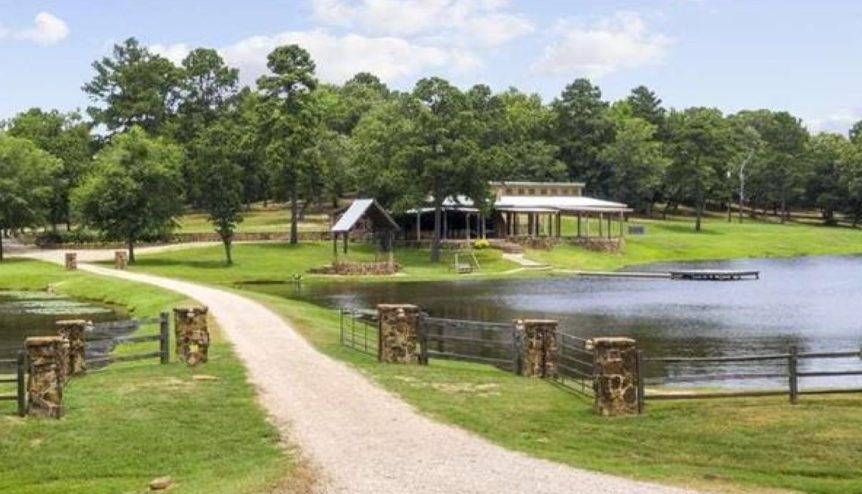 The Wedding Website of Canduce Barry and Patrick Taylor