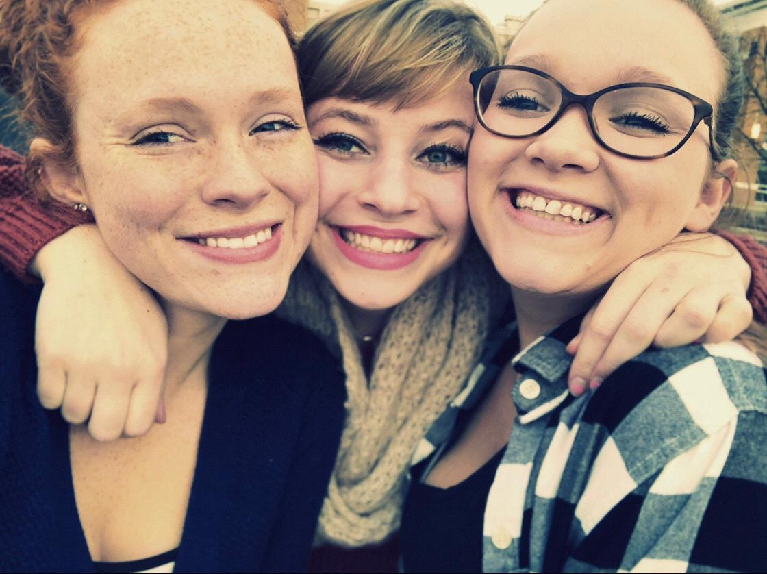 Leah with long time friends of 9 years, Maid of Honor Kaylee Miller (left) and Bridesmaid Kenzie Freeland (right)
