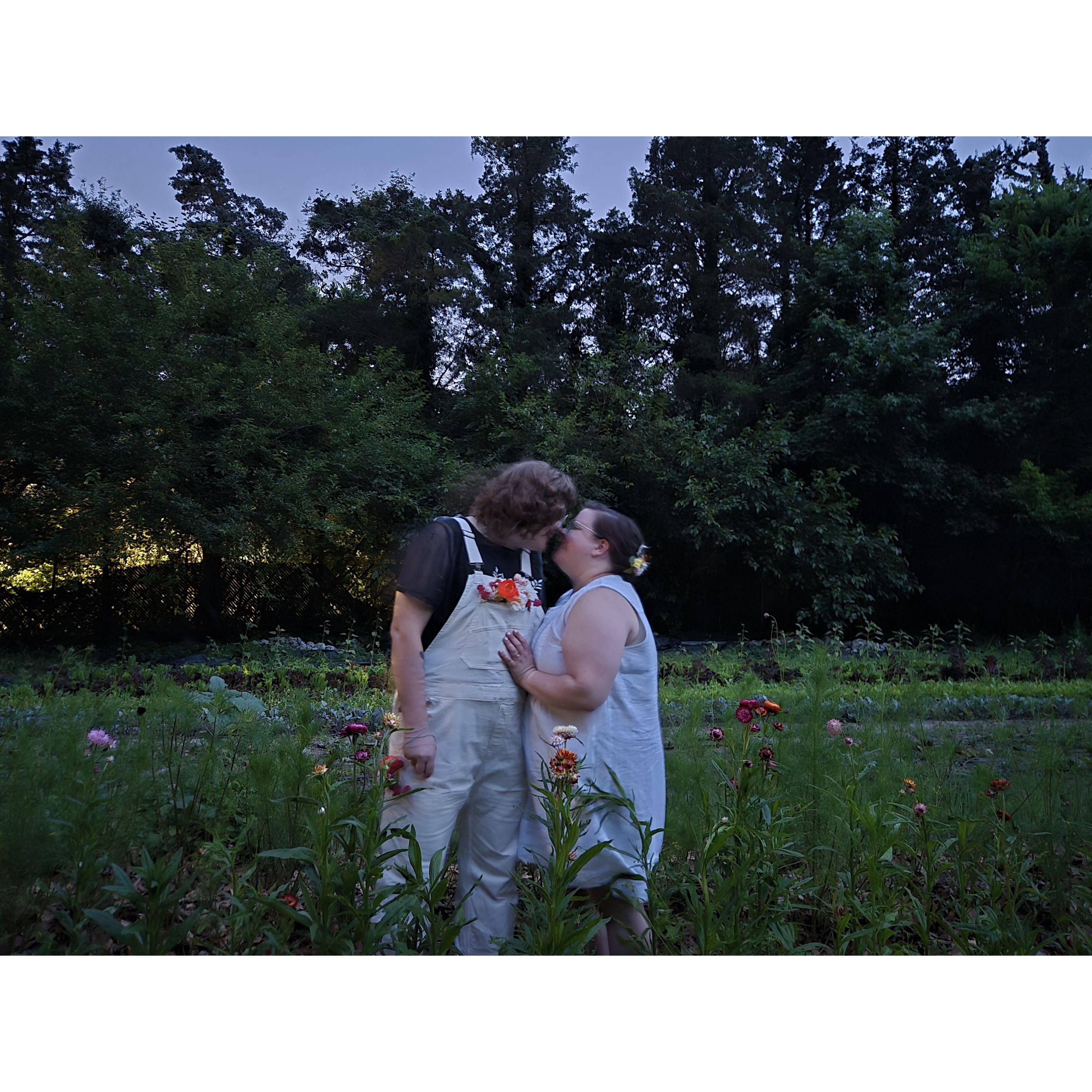 Sneaky twilight engagement photos taken (with permission!) at Lakeside's Tiny Acre