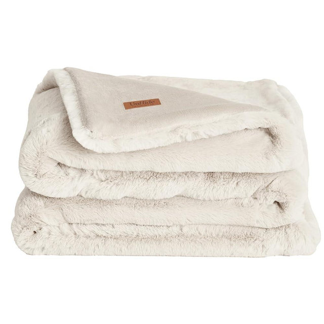 UnHide Marshmallow - Faux Fur Blanket - Heavy Weight, Extra Soft Blanket - Made from Recycled Materials - Machine Washable - Small (50" x 60") - Snow White