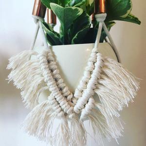 Fringe plant hanger