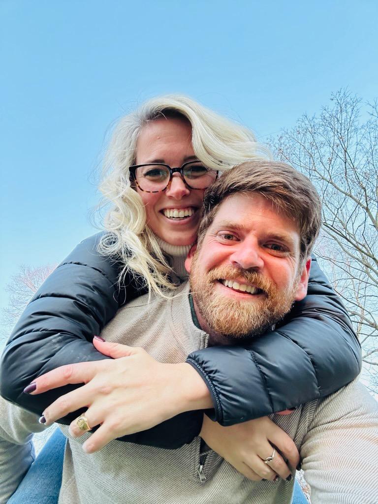 The Wedding Website of Ludmila Hallowell and Daniel Hallowell