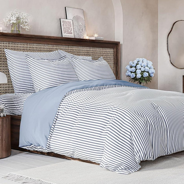 Duvet Cover Full Size Set - Extra Soft Full Size Duvet Cover 80 x 90 with 2 Pillow Shams - Hotel Luxury Easy Care and Fade Free w/ Zipper Closures & Ties - Comfy Breathable Bedding Set (Blue Stripes)