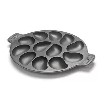 Cast Iron Oyster Grill Pan in Black