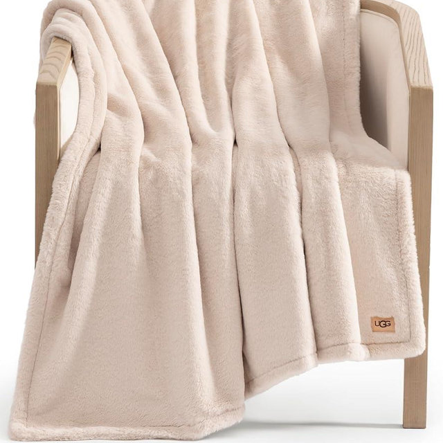 UGG Faux Fur Throw Blanket - Cozy Room Decor & Home Decor, Soft Luxury Bedroom Decor & Living Room Decor, Warm Throw Blanket for Couch, for Teen Girls Women, 50x70 (Light Sand)