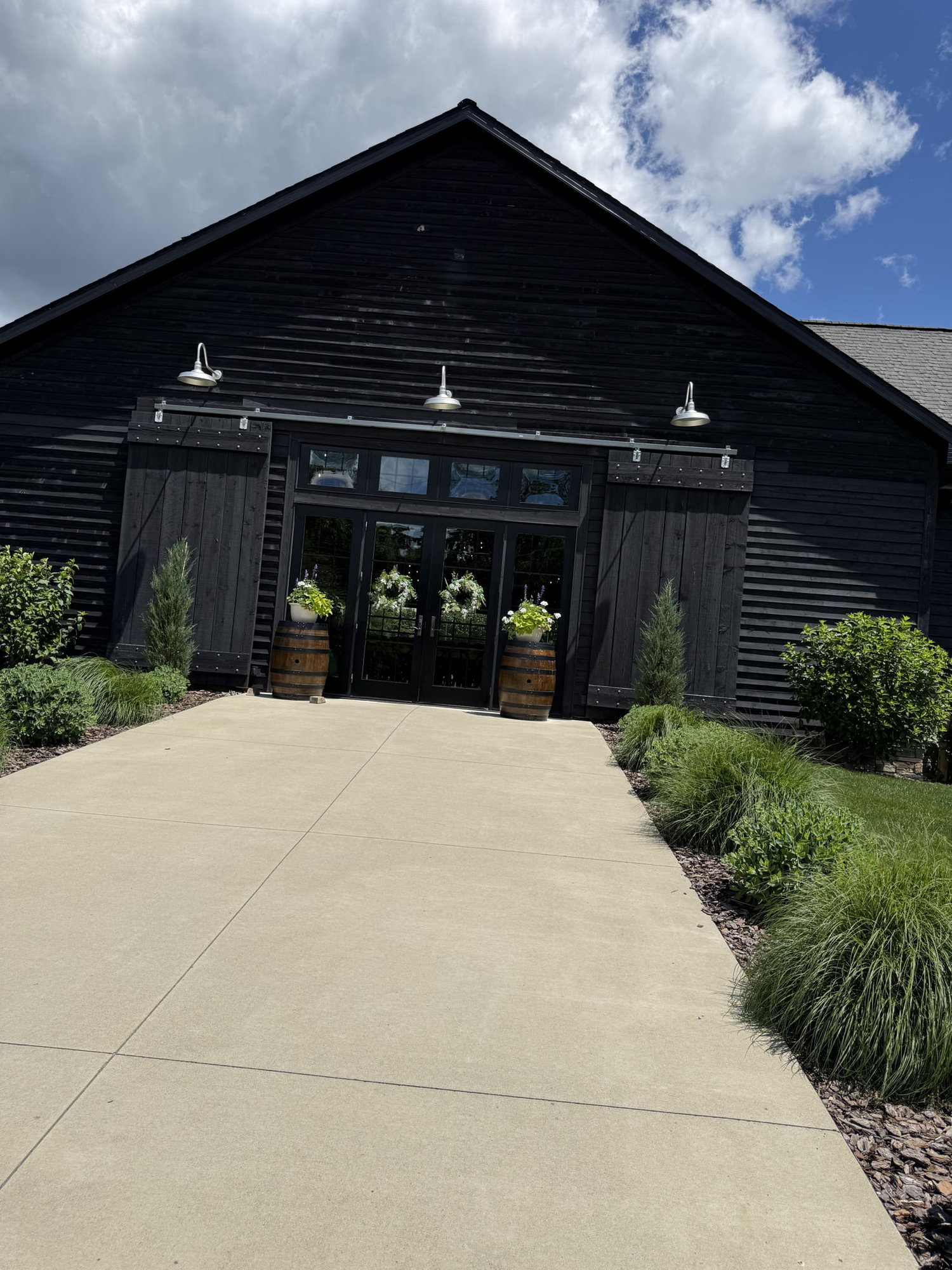 The Wedding Website of Elizabeth Floate and Logan Howell