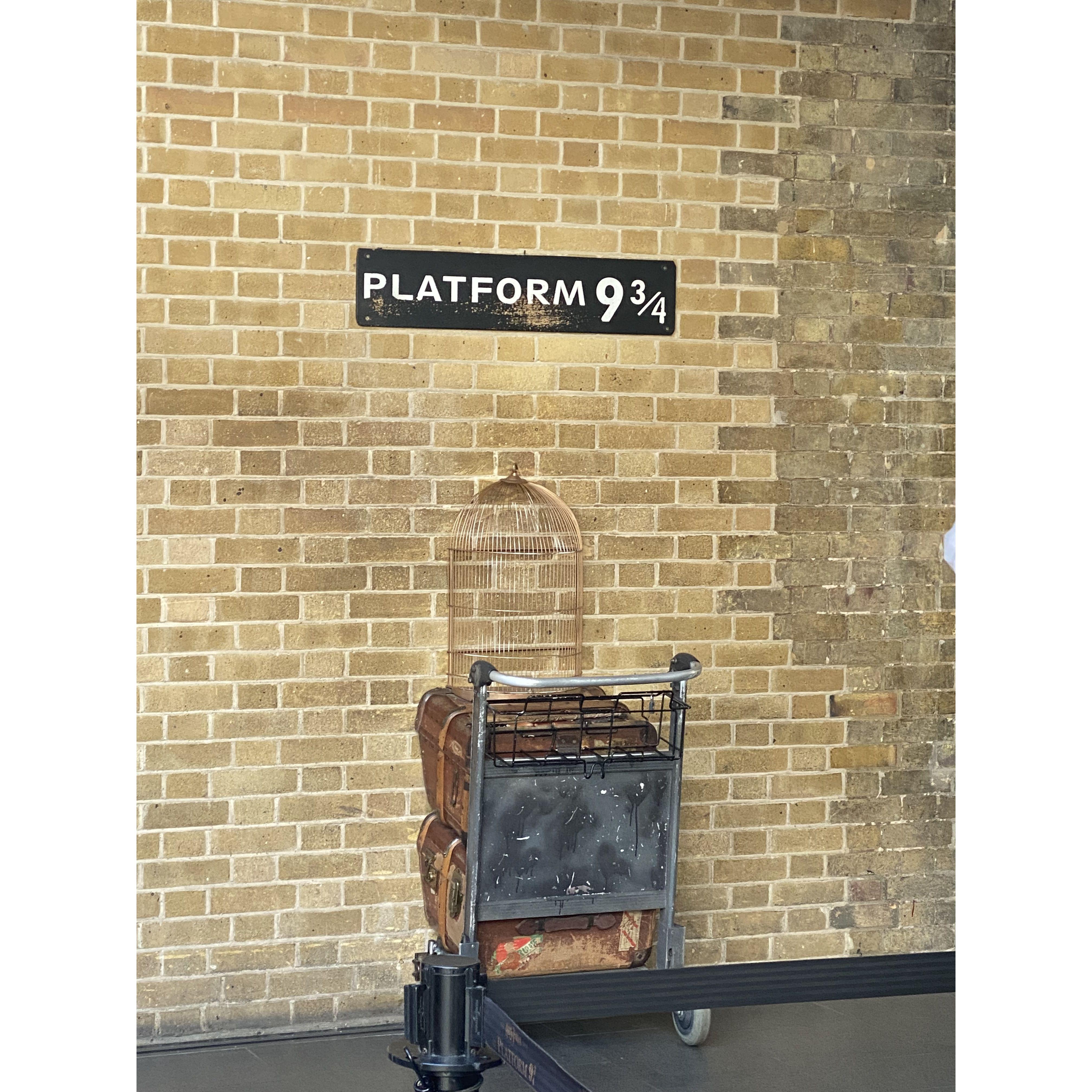 Left London early in the morning and took a quick trip to see Platform 9 3/4 at King’s Cross Station.