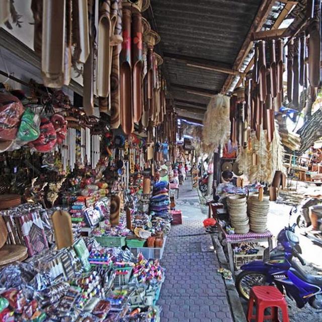 Visit to Ubuds Sulwati Art Market