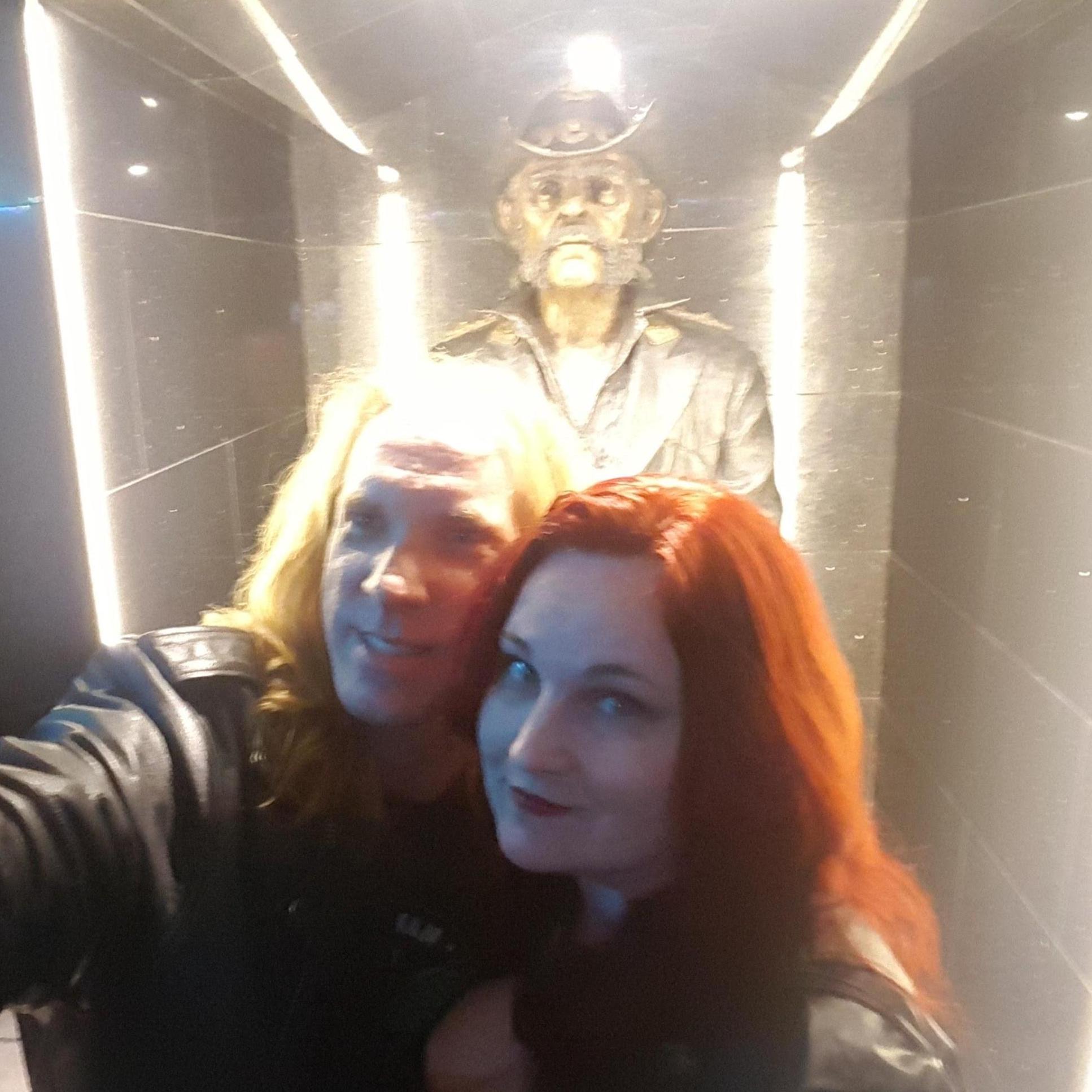 LEMMY!!!!! Statue at the Rainbow Bar & Grill on Sunset Blvd in Hollywood, CA 2017