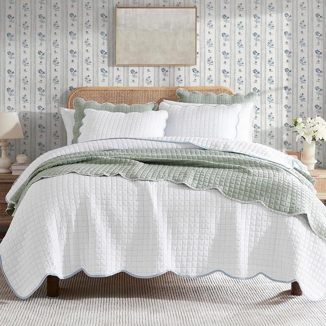 WDCOZY White Queen Size Quilt Bedding Set, Blue Scalloped Farmhouse Country Rustic Lightweight Soft Coverlet for All Season, Cute Cozy Kantha Pick Stitch Bedspread, 2 Pillow Shams