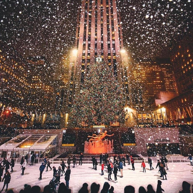 Bucket List: Ice Skating in Rockefeller Center