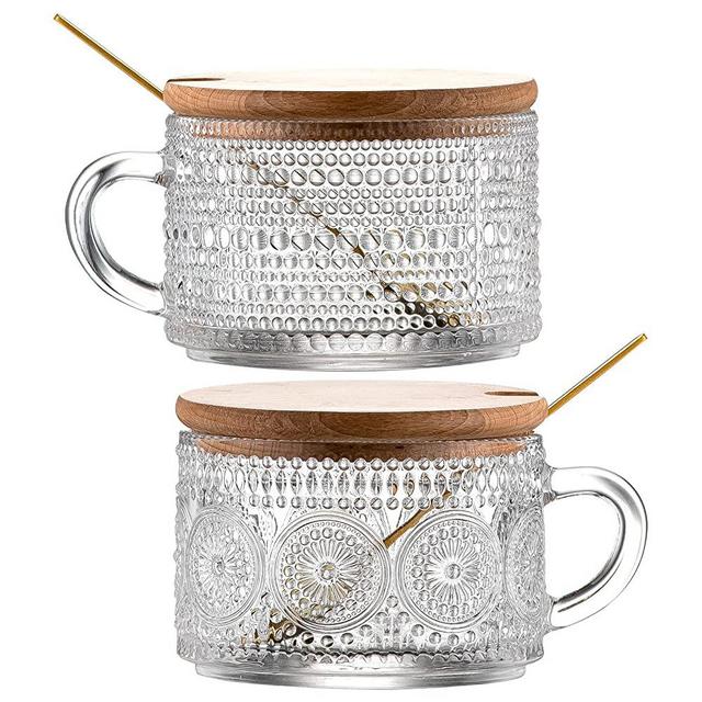 Gezzeny Vintage Coffee Mugs, Glass Coffee Mugs with Wooden Lids 14 Oz Set of 2 Clear Embossed Glass Cups, Tea Cups, Glass Coffee Cups for Cappuccino, Latte,Cereal, Yogurt, Beverage Hot/Cold Ideal Gift