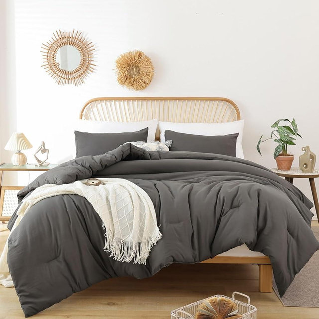 ROSGONIA Comforter Full Size for Girls Boys Teens Charcoal Grey, 3pcs(1 Dark Grey Comforter & 2 Pillowcases) Lightweight Dorm Bedding for All Season