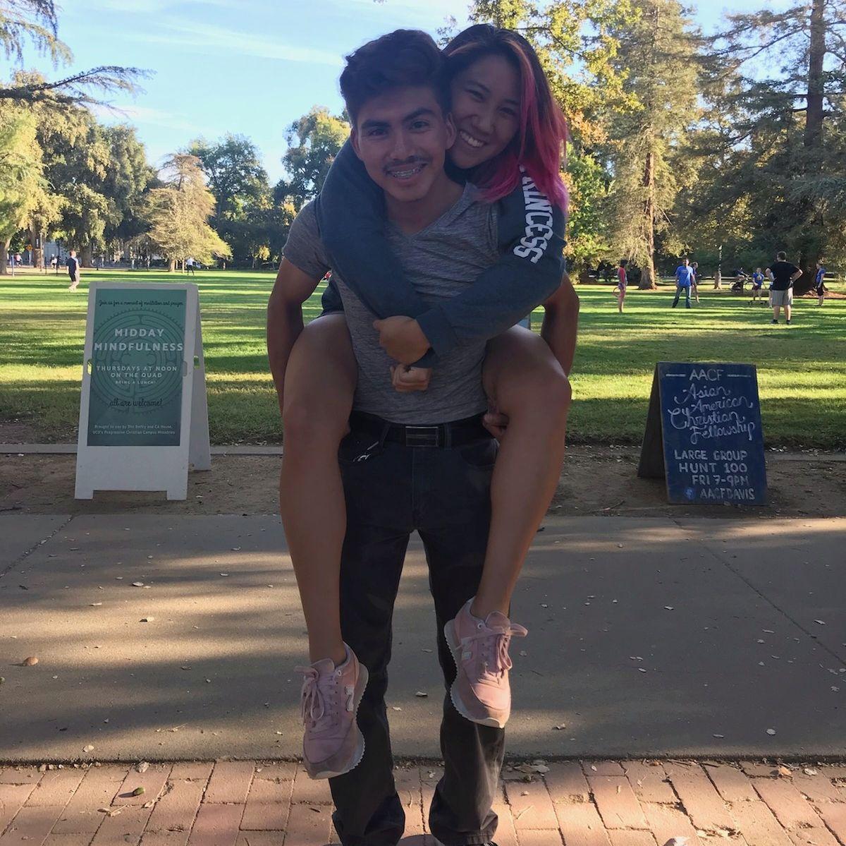 We met in 2017 at UC Davis through the Rotaract Service Club!

¡Nos conocimos en 2017 en UC Davis a través del Club de Servicio Rotaract!