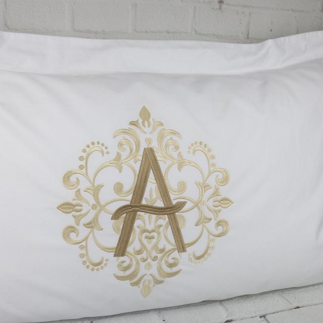 Set of 2 Monogram Pillowcases 100% Cotton / Monogrammed Pillow / Wedding gift / Personalized Pillow cases / Bridal Shower Gift