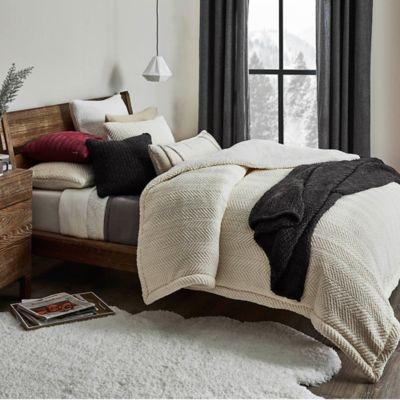 UGG® Brea Reversible King Comforter Set in Snow