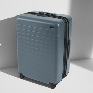 Large Expandable Checked Suitcase | Away