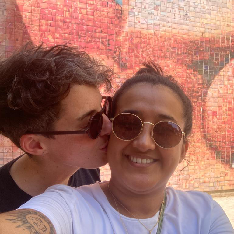 Our kiss in front of the "Kiss" instalation in Barcelona.