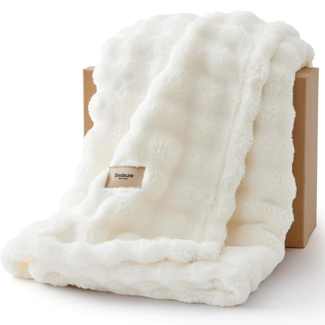 Bedsure 3D Bubble Blanket for Couch - GentleSoft White Throw Blanket for Sofa Bed Room Decor - Luxury Soft Cozy Gifts for Women, All Seasons, Off Whit