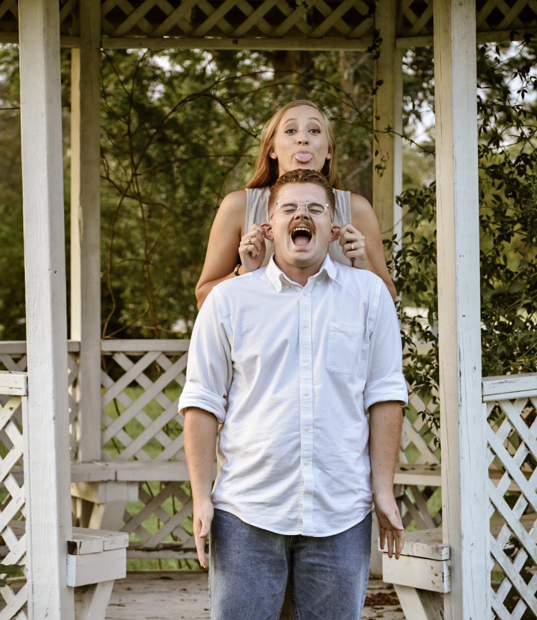 We are ENGAGED & takin pictures !