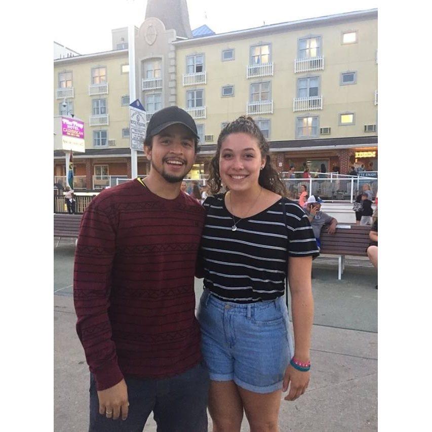 We ran into each other in Ocean City, Maryland in 2018.
-
Nos encontramos en Ocean City, Maryland en 2018.