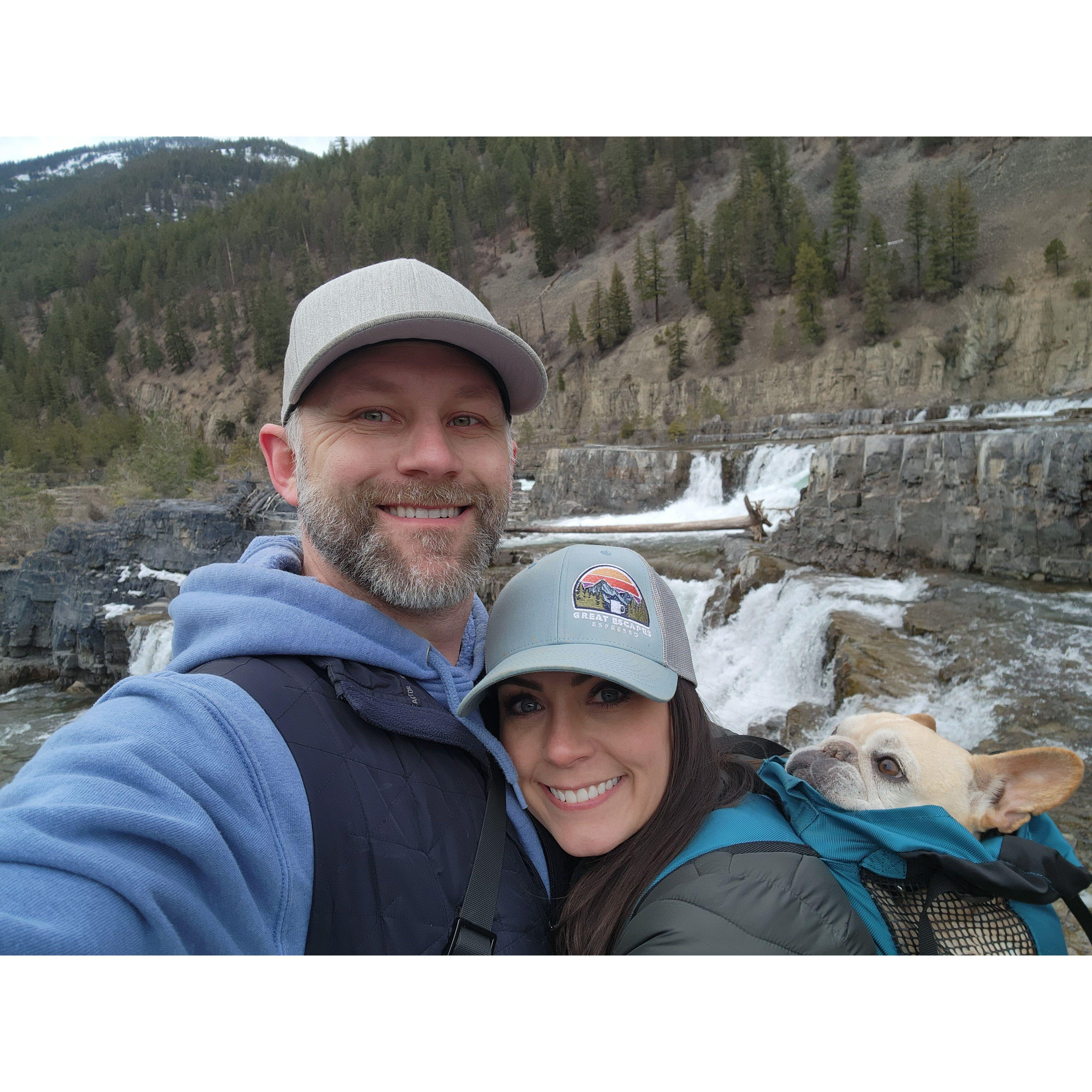 We love to make random decisions to get out of the house.  So we grabbed the dogs and headed off to Kootenai Falls.