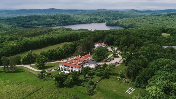 The Wedding Website of Emily Queenan and Avery Reavis