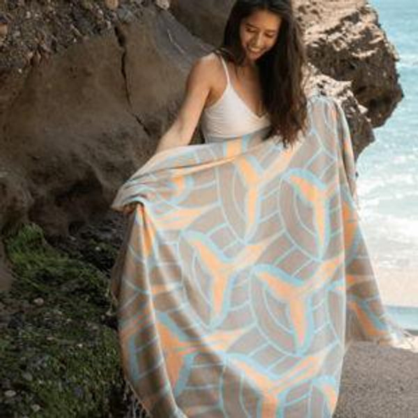 Geo Whale Tail - Large | Sand Cloud