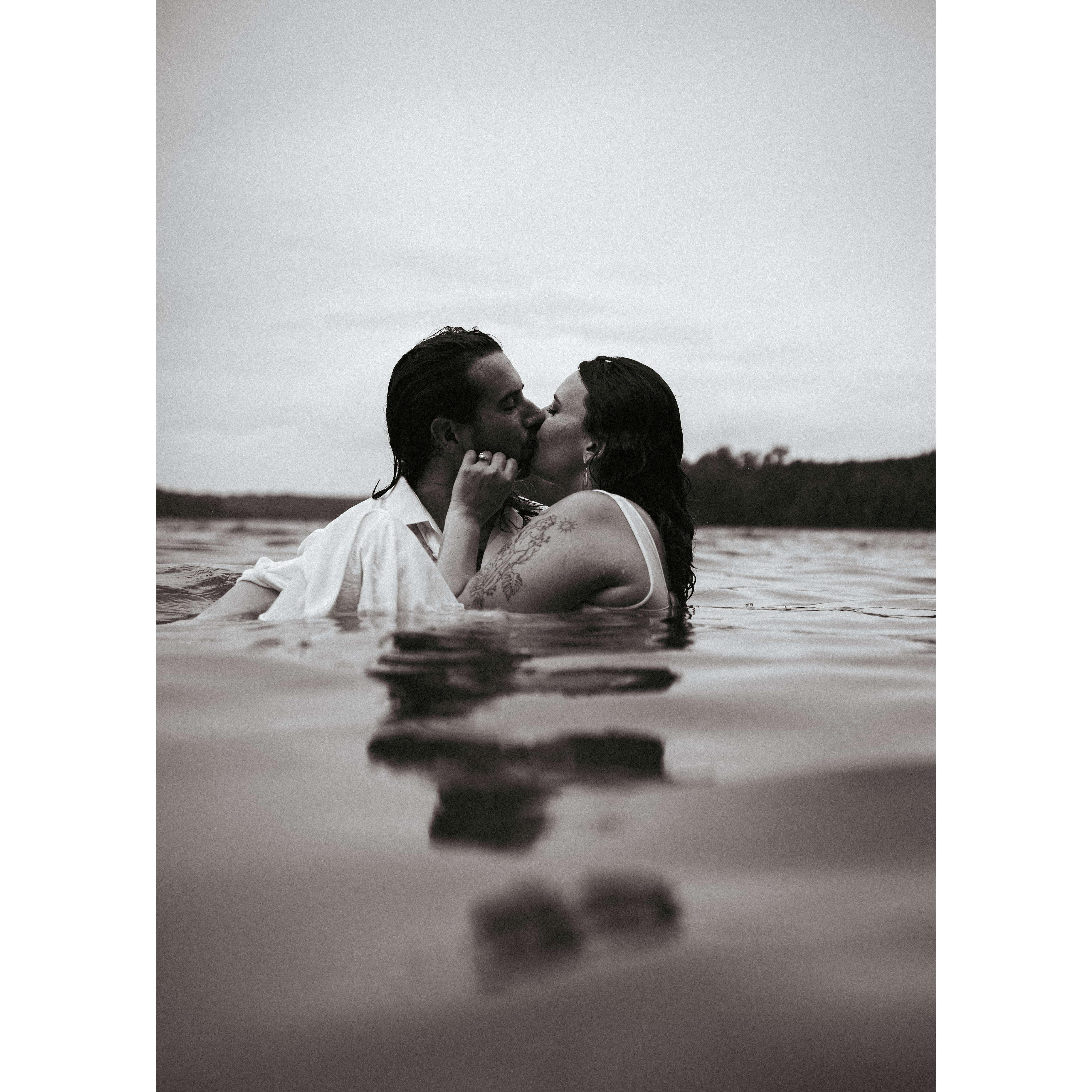 Engagement photos at Lake Hartwell
