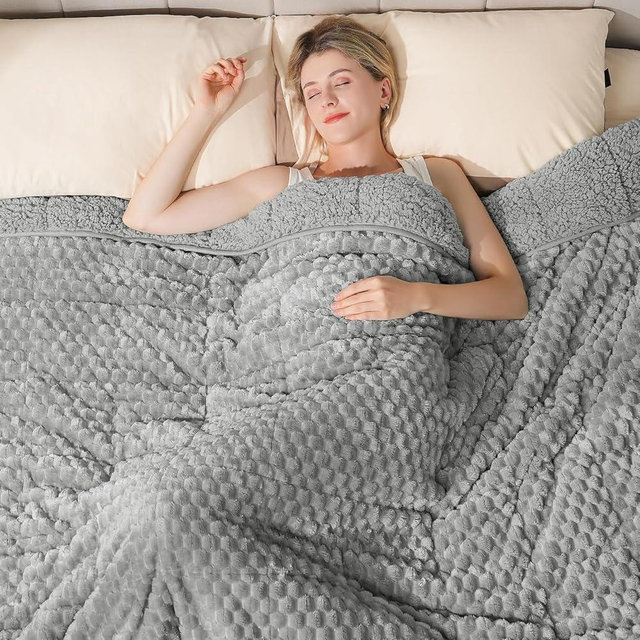 Super Soft Luxury Fleece Sherpa Weighted Blanket 15 lbs for Adults, Turtle Shell Fuzzy Cozy Fluffy Queen Size Weighted Throw, Ceramic Beads Washable Heavy Blankets for Couch Bed, Grey, 60" x 80"