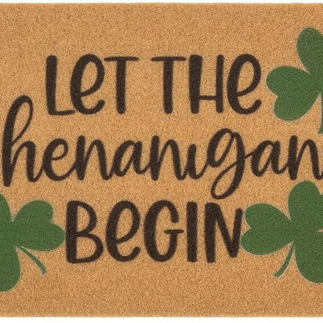 CXQRR St. Patrick's Day Welcome Door Mat Outdoor Entrance - Green Shamrocks Front Door Door Mat Clovers Decoration Synthetic Coir Rug 17" X 30 "
