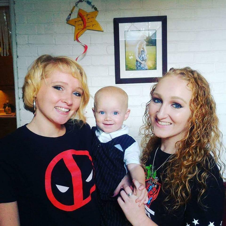 October 2017
Oliver's first birthday party
(Left to Right)
Samm, Oliver, Tika