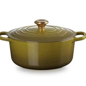 Signature Round Dutch Oven